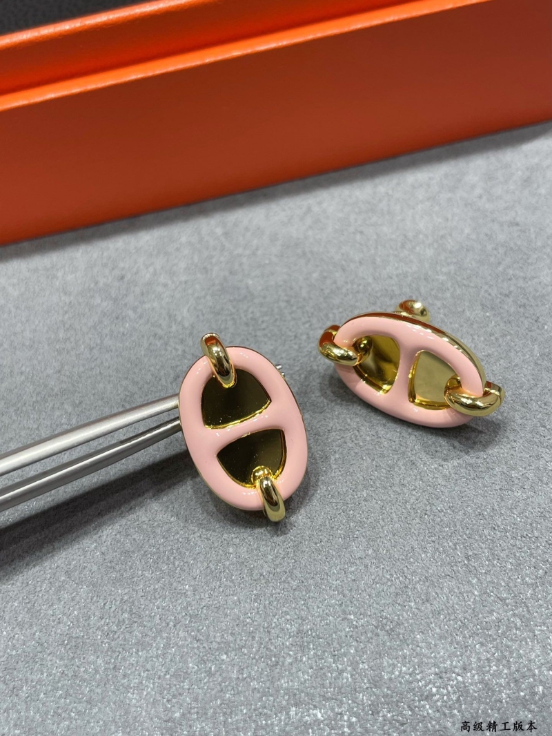 H**me5 earrings